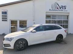 Bild des Angebotes Skoda Superb Premium Edition 4x4 / Standh. / Leder / AHK / NAVI