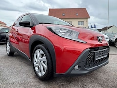Bild des Angebotes Toyota Aygo X 2700 KM + AUT + KAMERA + SHZ + TEMP