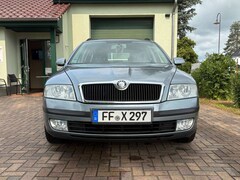 Bild des Angebotes Skoda Octavia Combi 1.6 FSI *KETTE NEU* *TÜV NEU* *AHK*