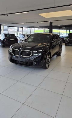 Bild des Angebotes BMW XM 4.4-V8 B&W/HUD/Massage/AHK/Alcantara NP194.550€