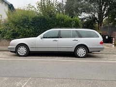 Bild des Angebotes Mercedes-Benz E 230 E-Klasse T Elegance