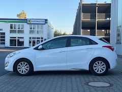 Bild des Angebotes Hyundai i30 1.6 blue Lim. LED Navi Kamera Euro 6