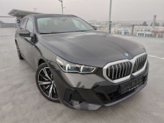 Bild des Angebotes BMW 550 e xDrive M AHK/Pano/360°/KomfSitze/ACC/NP100`