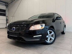 Bild des Angebotes Volvo V60 2.0 Business Edition / AHK / NAVI / TEMPOMAT