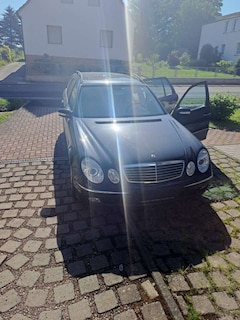 Bild des Angebotes Mercedes-Benz E 320 E 320 T CDI 7G-TRONIC Avantgarde DPF