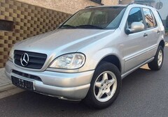 Bild des Angebotes Mercedes-Benz ML 320 Leder Klima Schiebedach Sitzheizung AHK Allwetterreifen Tüv neu