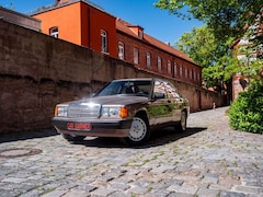 Bild des Angebotes Mercedes-Benz 190 2.3 AUTOMATIK Schiebedach Karo Braun