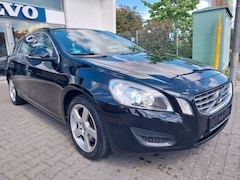 Bild des Angebotes Volvo V60 D5 Kombi Momentum Autom.