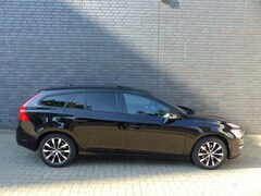 Bild des Angebotes Volvo V60 Kombi Linje Svart Autom/Leder/Navi/PDC/AHK