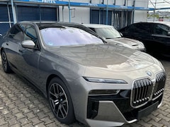 Bild des Angebotes BMW 740 d xDrive MSport Cinema+Skydach Iconic AHK