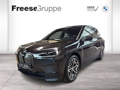 Bild des Angebotes BMW iX xDrive40 Head-Up HK HiFi DAB LED RFK Shz PDC