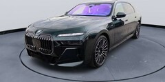 Bild des Angebotes BMW 750 750 e xDrive M Sport - INDIVIDUAL Oxfordgrün