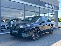 Bild des Angebotes BMW iX xDrive50 Sportpak.-22-PANO°belüf.Massage°AHK