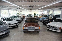 Bild des Angebotes Mercedes-Benz 230 E W123 *H-Zulassung*