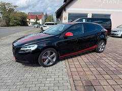 Bild des Angebotes Volvo V40 Momentum in einem sehr gepflegten Zustand