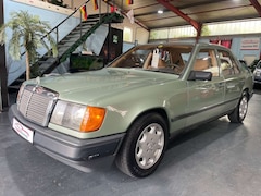 Bild des Angebotes Mercedes-Benz 200 *TOP*GARAGE*RENTNER*H-KENNZEICH*TÜV NEU
