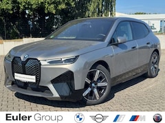 Bild des Angebotes BMW iX xDrive 40 ACC ParkAss+ HUD Pano Navi DAB HarmanKar