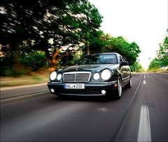 Bild des Angebotes Mercedes-Benz E 280 Elegance/ AMG Paket/ VOLLAUSSTATTUNG