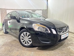 Bild des Angebotes Volvo V60 2,0 Kombi NAVI EINPARKHI SCHECKHEFT MWST LED