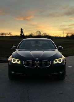 Bild des Angebotes BMW 523 i F10*Sportsitze*Vollleder*Bi-Xenon*M-Lenkrad*PDC*