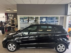 Bild des Angebotes Mercedes-Benz B 200 Automatik Sportpaket T-Leder Navi PDC