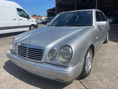 Bild des Angebotes Mercedes-Benz E 290 TD AVANTGARDE/AUTOMATIK/SHZ/TEMPO