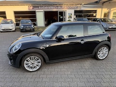 Bild des Angebotes MINI Cooper Chilli II*1.Hand,LED,Panorama,Teilleder*