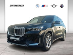 Bild des Angebotes BMW iX1 eDrive20 DAB LED RFK Komfortzg. SHZ