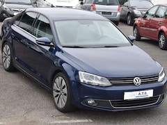 Bild des Angebotes VW Jetta Highline *TEILLEDER*SITZHZ*18 ZOLL*PDC