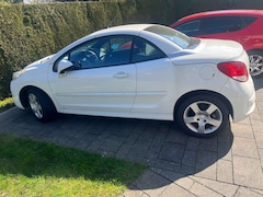 Bild des Angebotes Peugeot 207 CC Klimaanlage Sitzheizung Winterräder