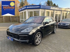 Bild des Angebotes Porsche Cayenne E-Hybrid Sport-Design-Paket schwarz AZV