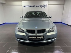 Bild des Angebotes BMW 320 i Aut Lim 1H NAVI TEMPO SZHG 2xPDC 2-ZONE ALU