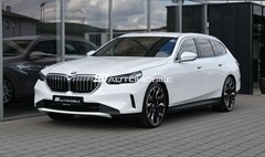 Bild des Angebotes BMW 540 d xDr. Touring °UVP 92.400€°AD.FAHRWERK-PROF°AHK°B&W°DRIVING/PARKING-PROF°AUTOBAHNASSIST°8FACH°