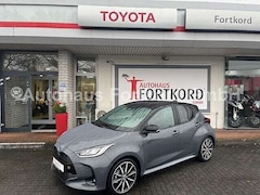 Bild des Angebotes Toyota Yaris 1.5 Hybrid GR Sport - NAVI, LED, PDC, SZ ... -