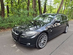 Bild des Angebotes BMW 330 330d xDrive DPF Touring Aut. Edition Xenon Leder