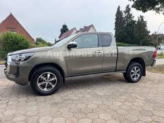 Bild des Angebotes Toyota Hilux 2.8 Extra Cab 4x4 Automatik *MwSt*