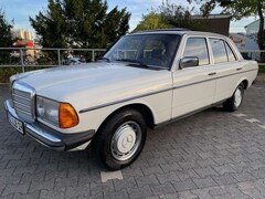 Bild des Angebotes Mercedes-Benz 230 E AUTOMATIK*SD*H-KENNZEICHEN*ZV*INSP+TÜV NEU !!