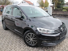 Bild des Angebotes VW Touran Highline BMT. PANORAMASCHIBEDACH. LENKRADHEIZUNG.