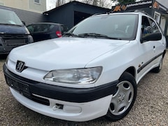 Bild des Angebotes Peugeot 306 1.8 XR*AUTOMATIK*KLIMA*E-FENSTER*SCHIEBEDACH