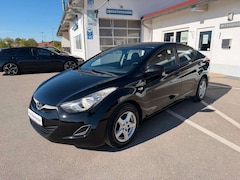 Hyundai ELANTRA 1,6 1.Hand gepflegt Winterräder