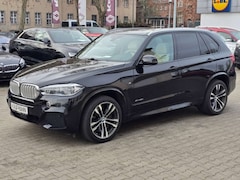 Bild des Angebotes BMW X5 xDrive50i Sportpaket HUD AD StandHZG AHK-klappbar