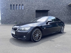 BMW 330 COUPÈ / M PAKET / AUTOMATIK / SCHALTWIPPEN