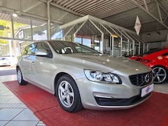 Bild des Angebotes Volvo V60 Kombi Kinetic+NAVI+WINTER+KLIMAAUTO+TEMPOMAT