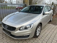 Bild des Angebotes Volvo V60 Kombi Kinetic+NAVI+WINTER+KLIMAAUTO+TEMPOMAT