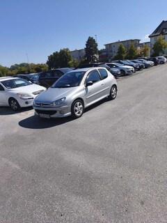 Bild des Angebotes Peugeot 206 3p 1.4 16v Quiksilver