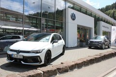 VW Golf VIII R 2.0 TSI Black Edition *Pano*