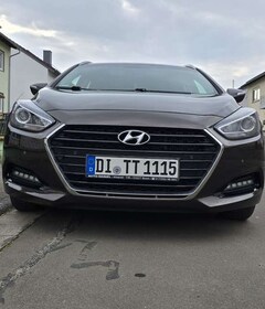 Bild des Angebotes Hyundai i40 Kombi blue 1.7 CRDi DCT Premium