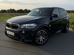 Bild des Angebotes BMW X5 M 575 PS 4,4l HuD AHK HuK Pano Garantie VOLL