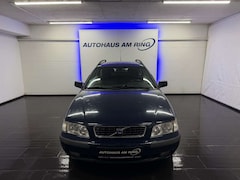 Bild des Angebotes Volvo V40 Comfort Aut TÜV-NEU LEDER KLIMAAUT SZH TEMPO