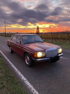 Bild des Angebotes Mercedes-Benz Baureihe 123